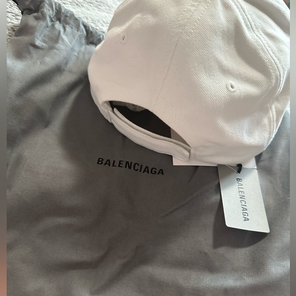 BALENCIAGA hat - Picture 4 of 4